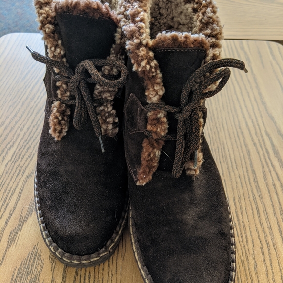 Vicini Shoes Fur lined Suede Ankle Boots - Picture 5 of 11